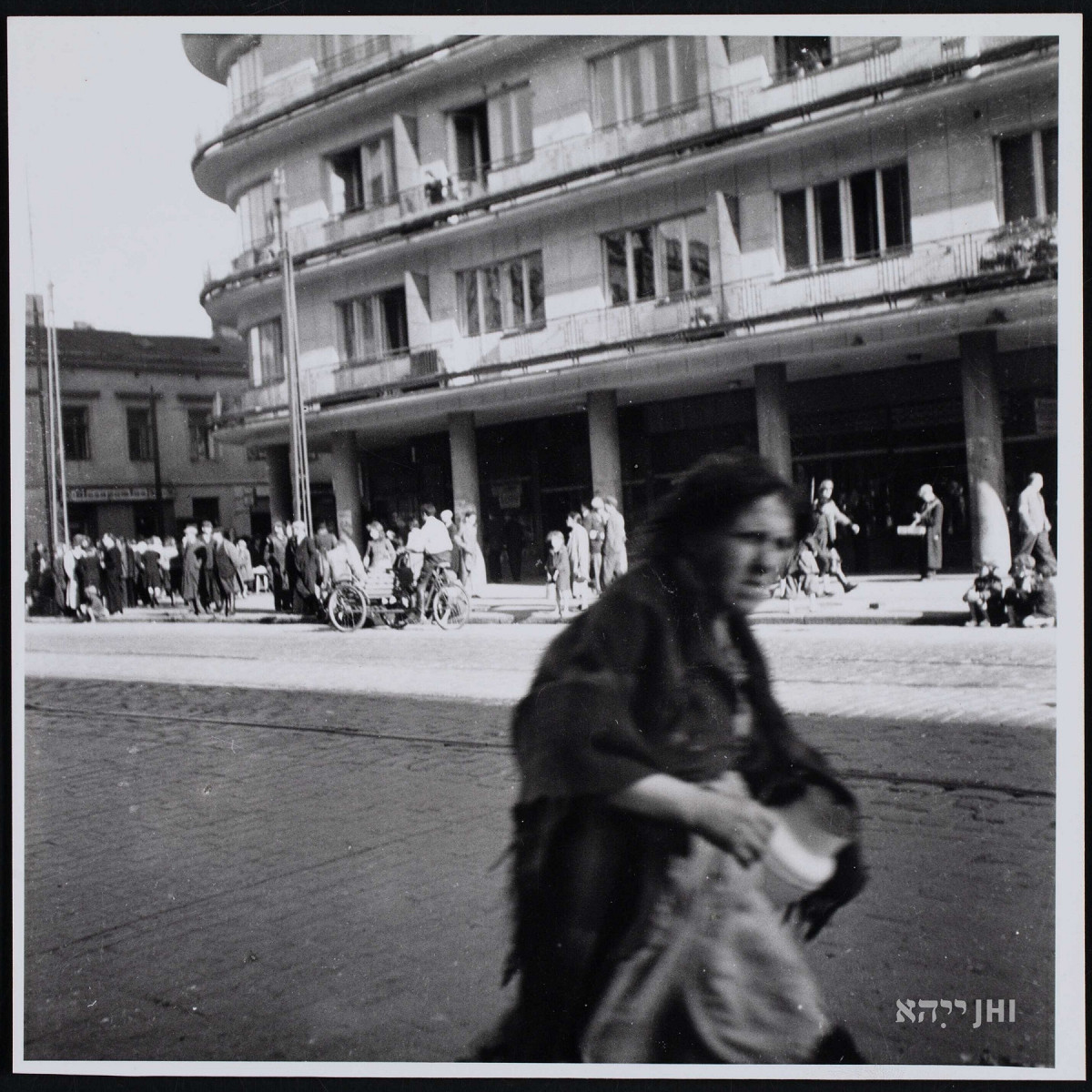 A walk in hell. Photos by Heinrich Jost from the Warsaw A walk in hell. Photos by Heinrich Jost from the Warsaw